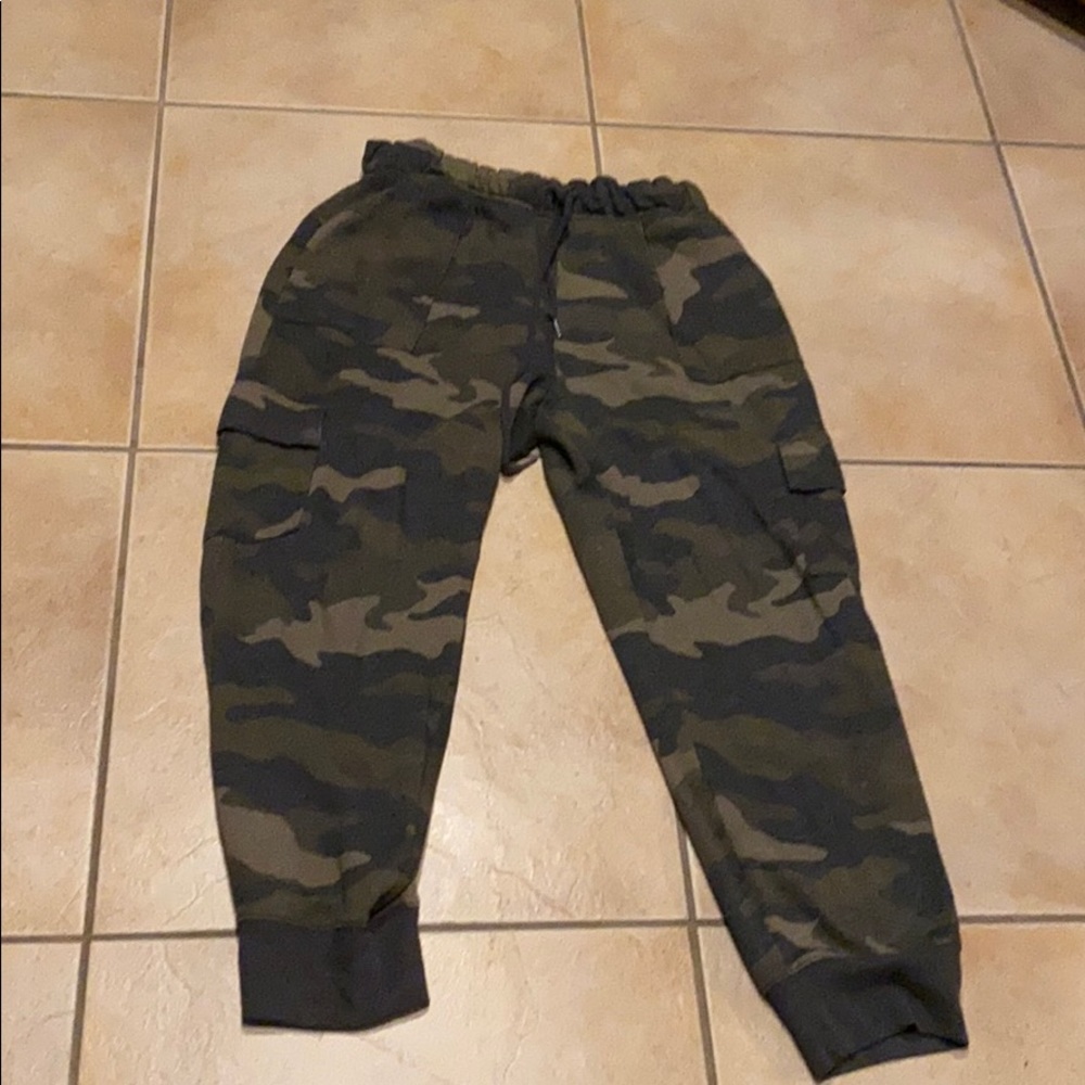 Gently worn Victoria’s Secret PINK sweatpants.